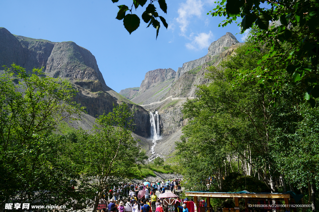 长白山北坡长白瀑布风景