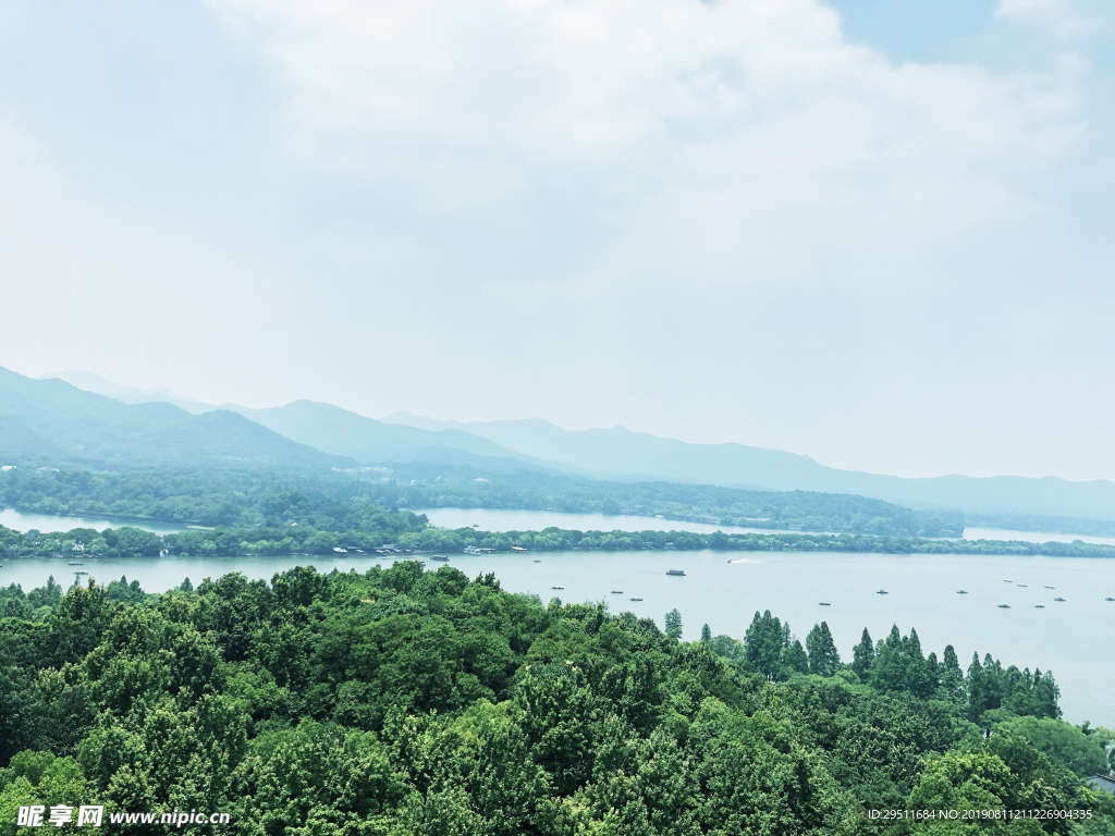 雷峰塔远眺苏堤