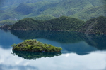 湖中小岛