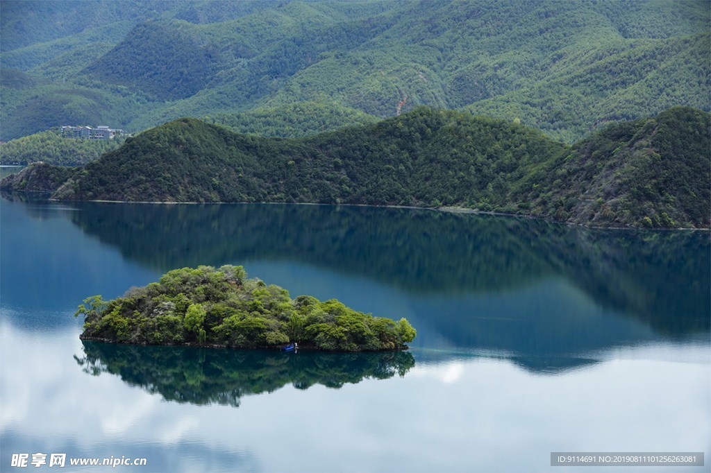 湖中小岛