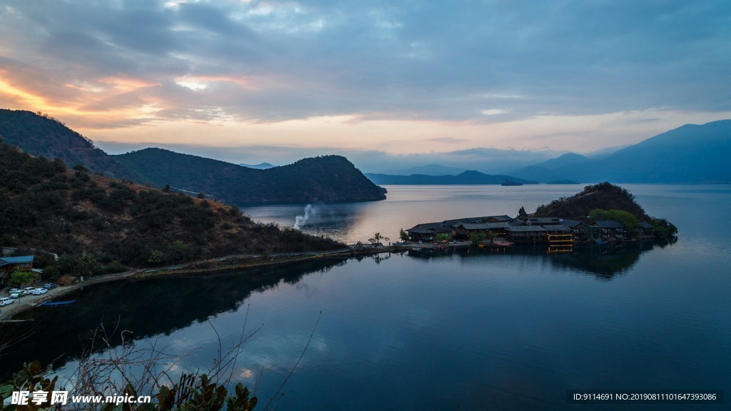 湖中小岛