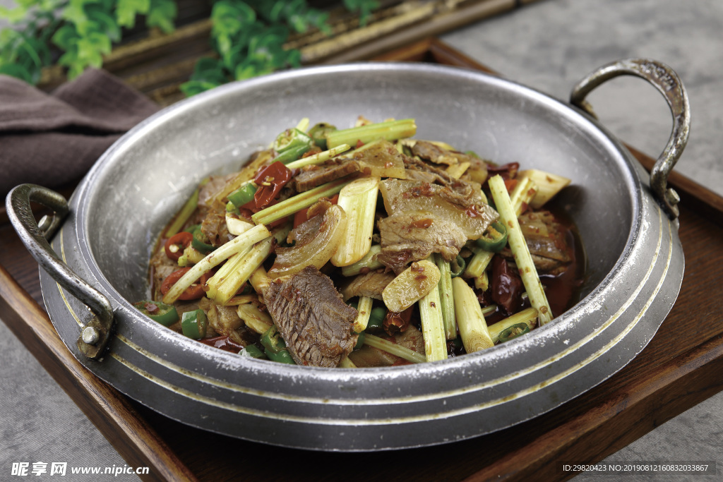 干锅带皮牛肉