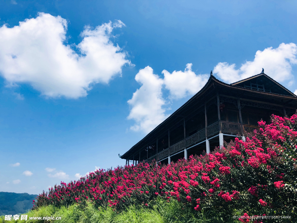 水源山花海风景图