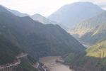 山峰环绕