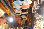 古城街油纸伞
