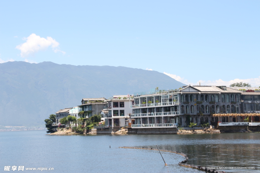 湖中小村庄