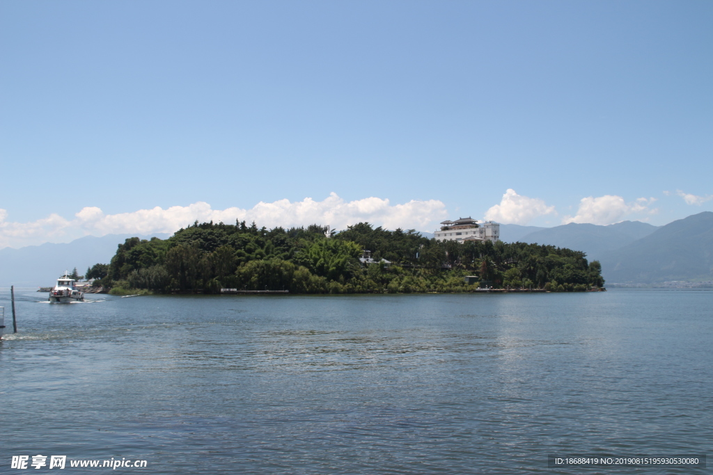 湖中小岛