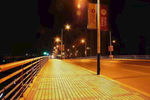 夜景路灯与马路摄影图