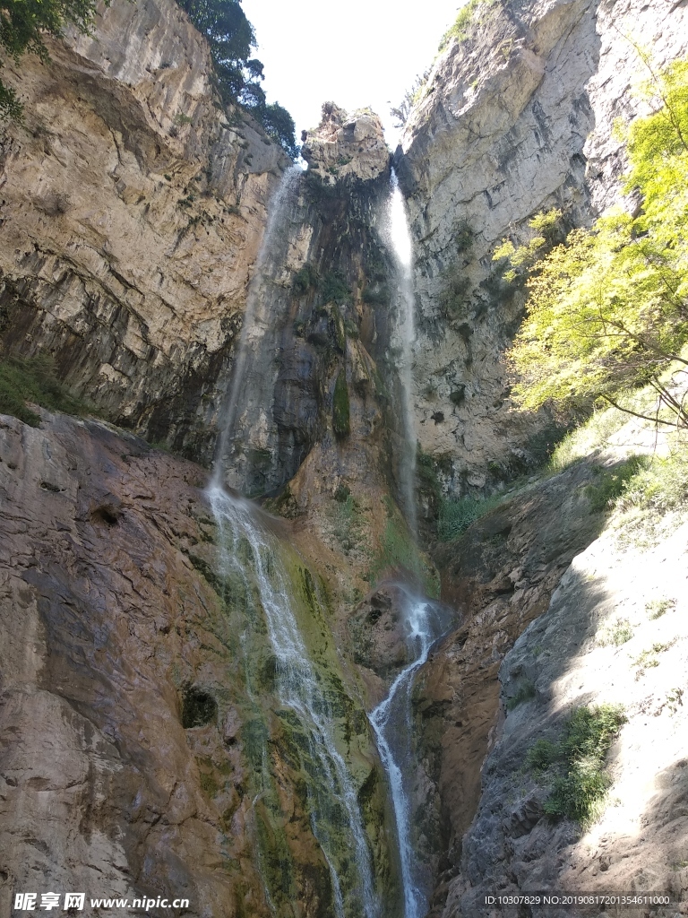 云梦山栖鹰瀑