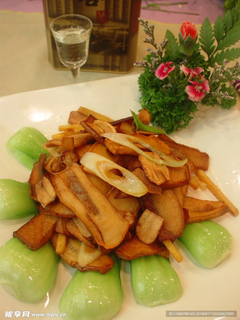 蒜烧什锦菌