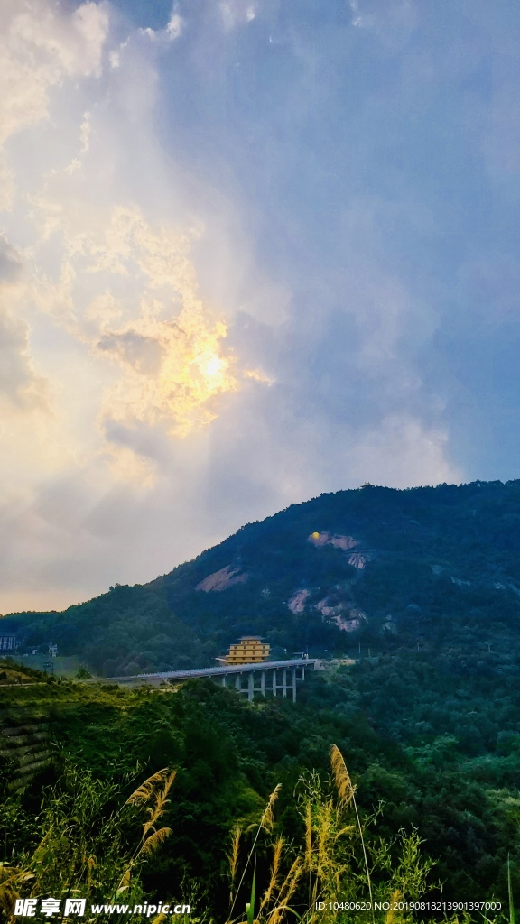 群山