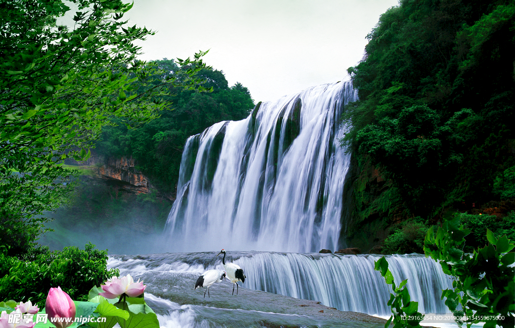 山水瀑布风景