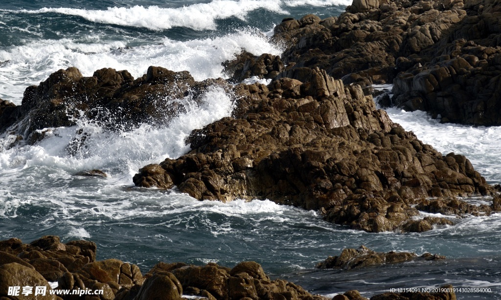 撒丁岛海浪岩石