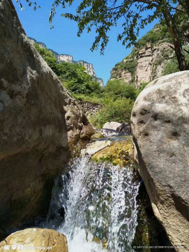 太行山流水摄影图