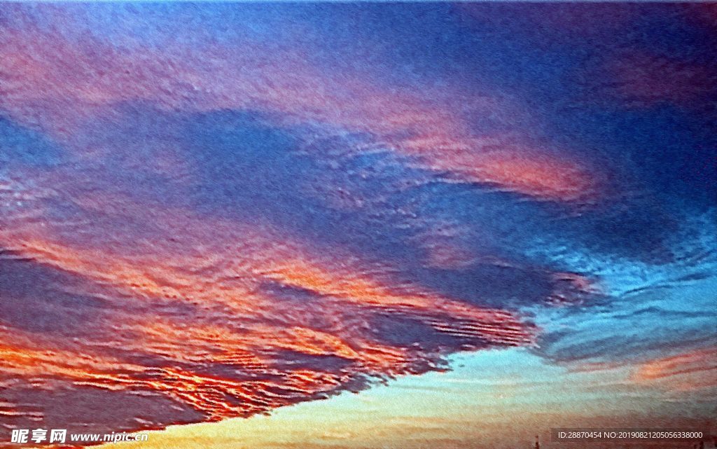 夕阳下绘画般的天空