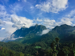 蓝天白云高山
