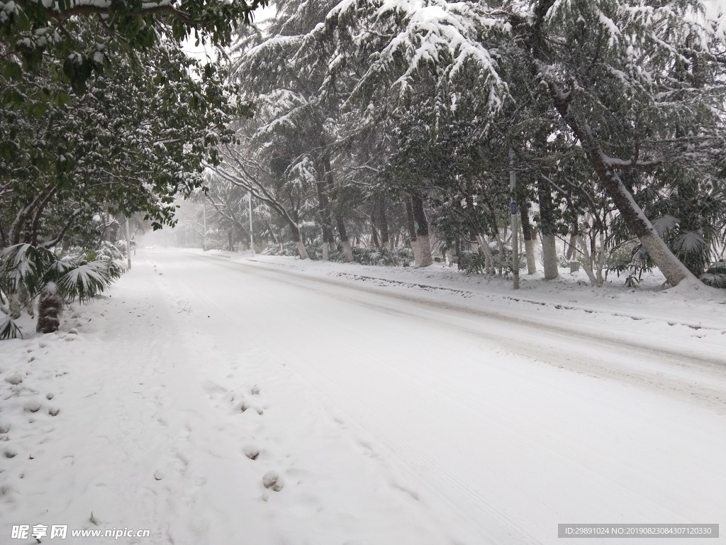 大雪封路