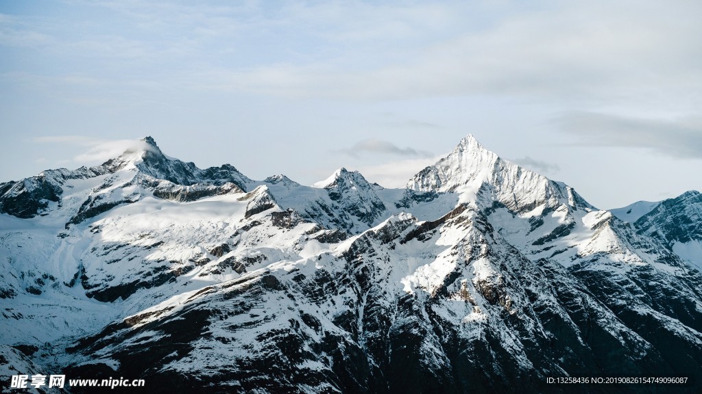 群山雪山风景
