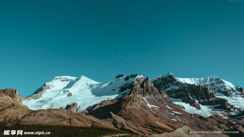 群山雪山风景