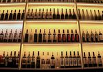 整齐排放的葡萄酒