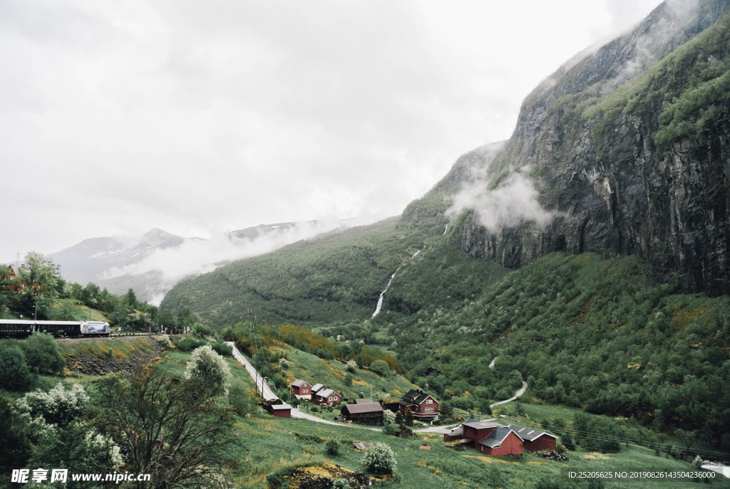 恬静优美山村风景