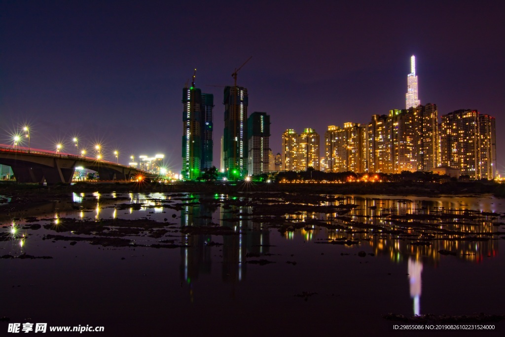 海滨城市夜景