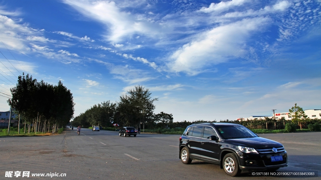 汽车 广告 公路 开车