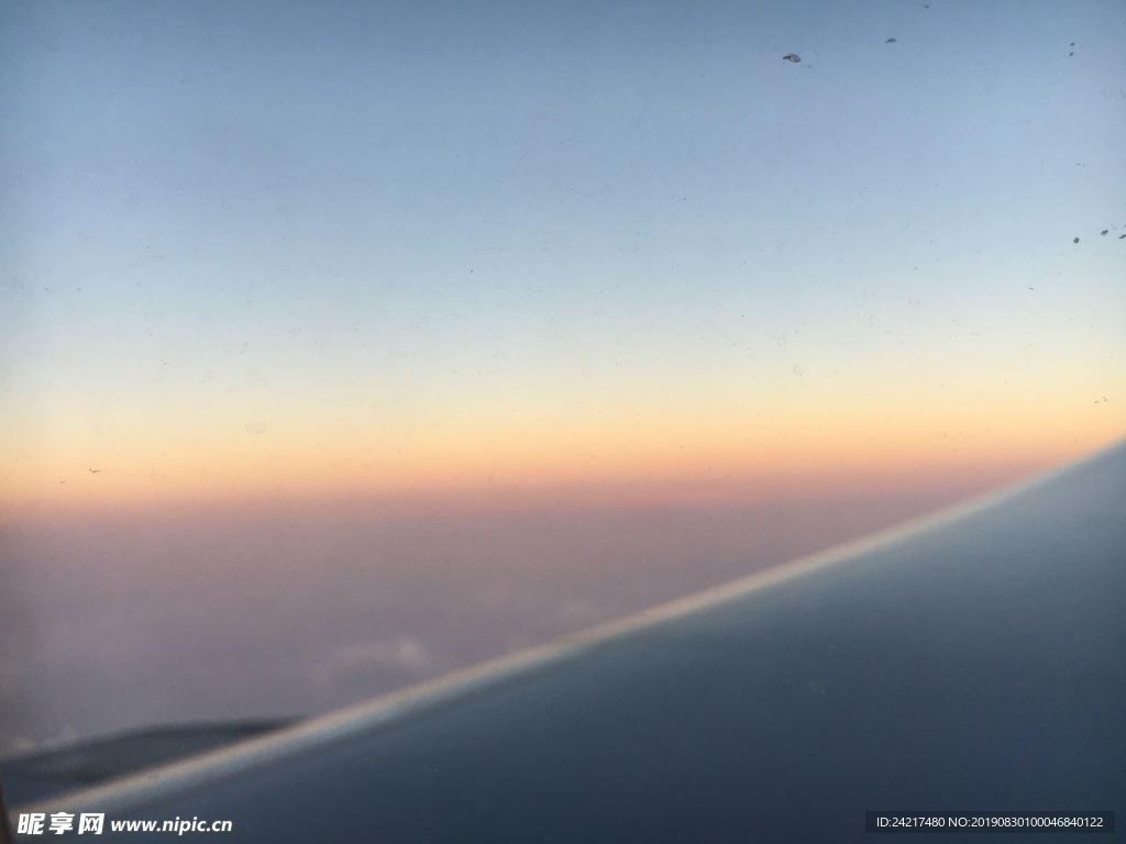 高空晚霞虚焦