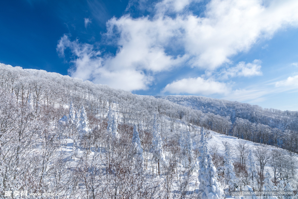 蓝天 云 冰天雪地 积雪 洁白