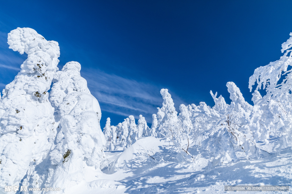 蓝天 云 冰天雪地 积雪 洁白