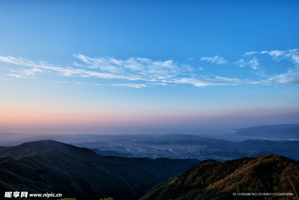 云 蓝天 日出 山顶 山脉