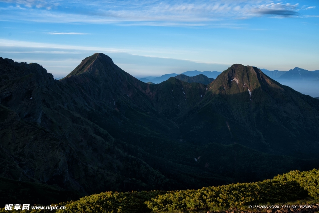 日出 山 飘云 山顶