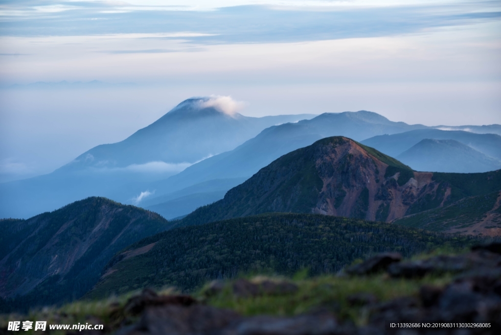 飘云 蓝天 落日 山