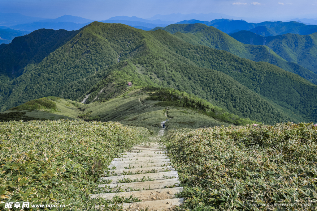 山峰 山路 古道 山脉 蓝天