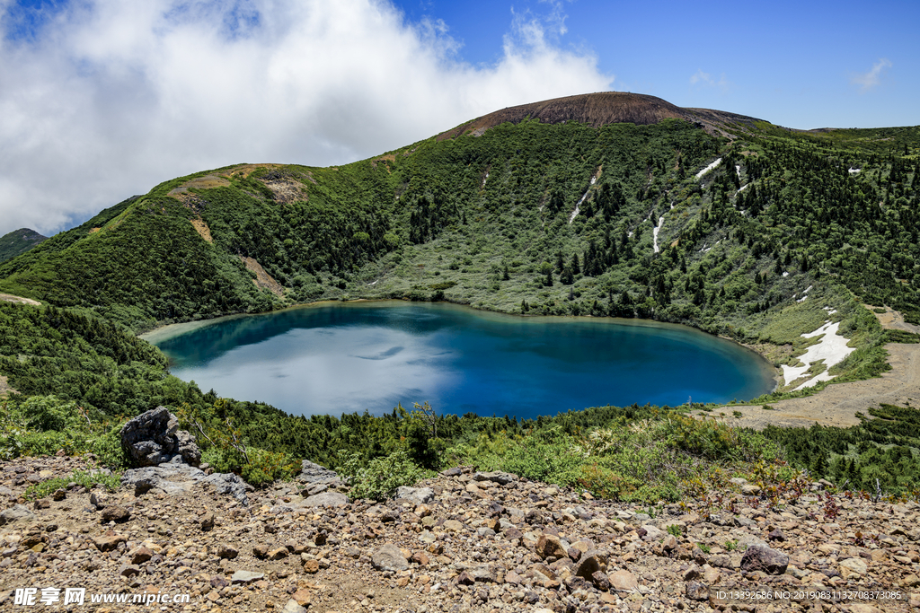 山顶 湖 碧蓝 云海