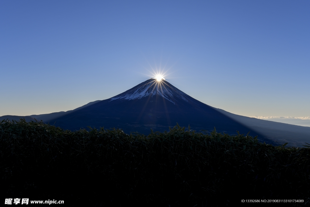 晨阳 阳光 雪山 光芒 山