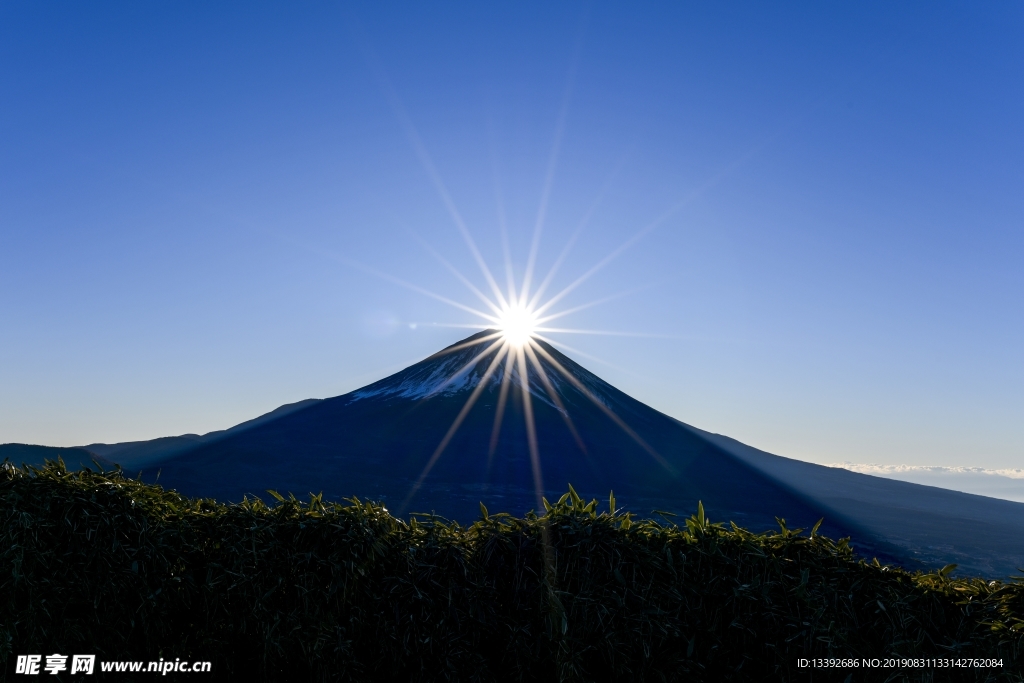 晨阳 阳光 雪山 光芒 山