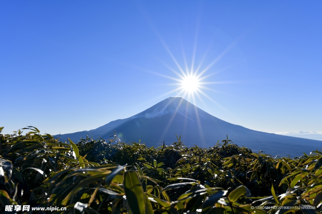 晨阳 阳光 雪山 光芒 山