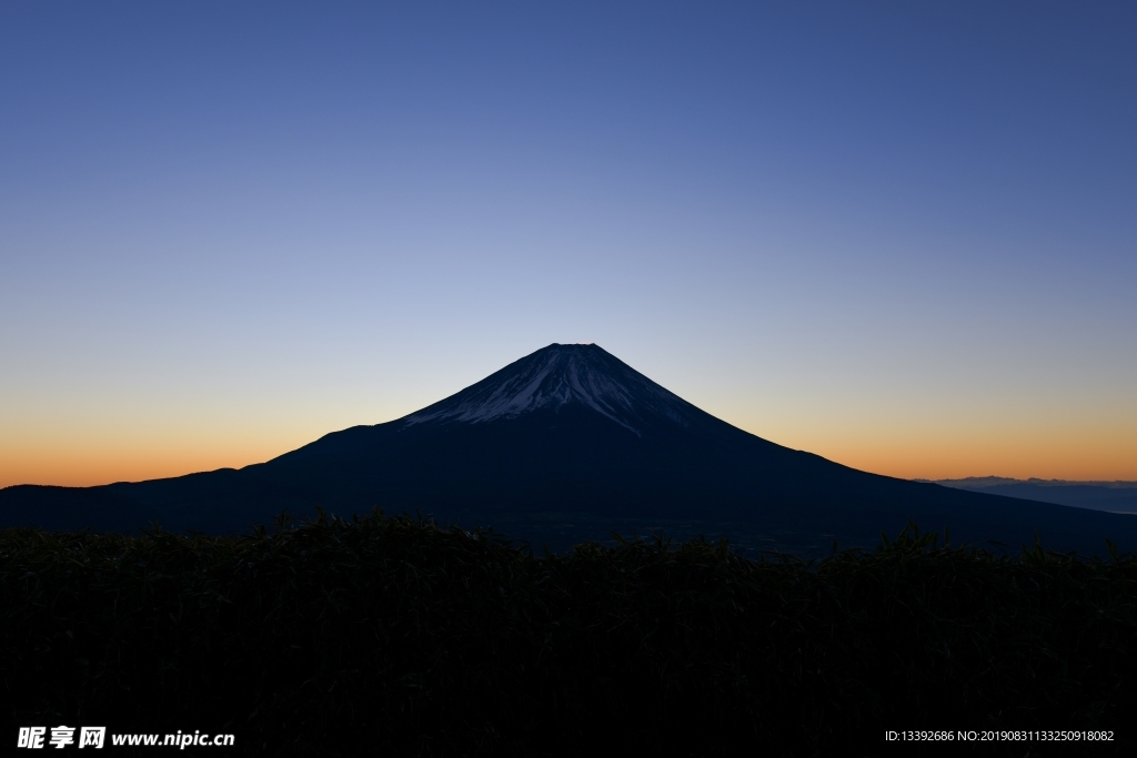 晨阳 阳光 雪山 光芒 山