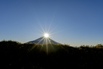 阳光 光芒 太阳 山峰 大自然