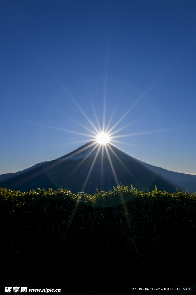 阳光 光芒 太阳 山峰