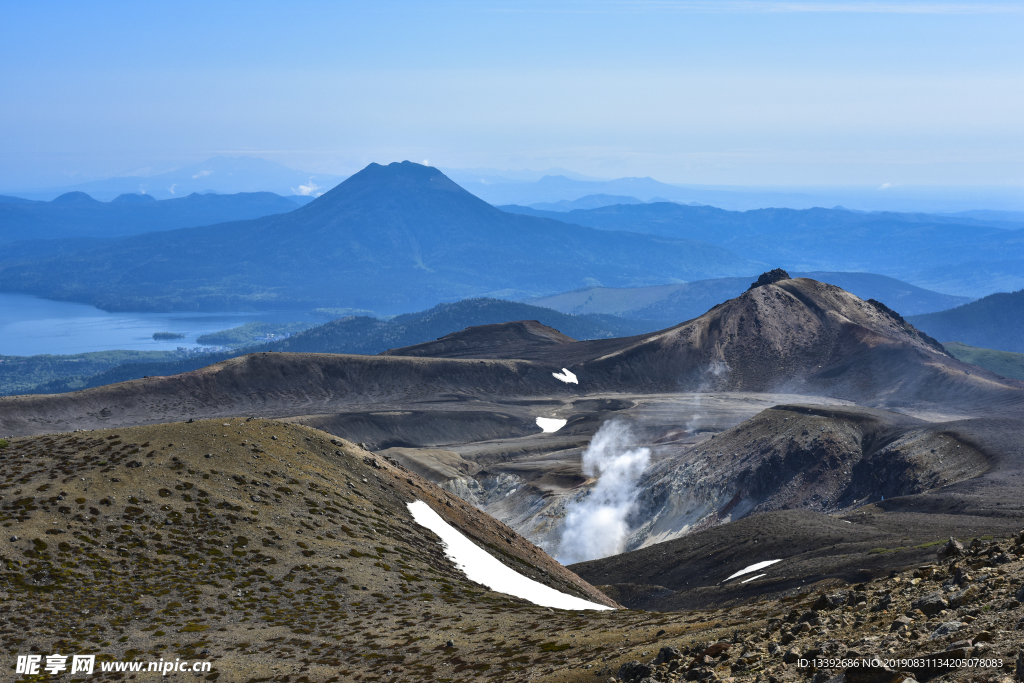 蓝天 云海 蓝湖 山顶 火山