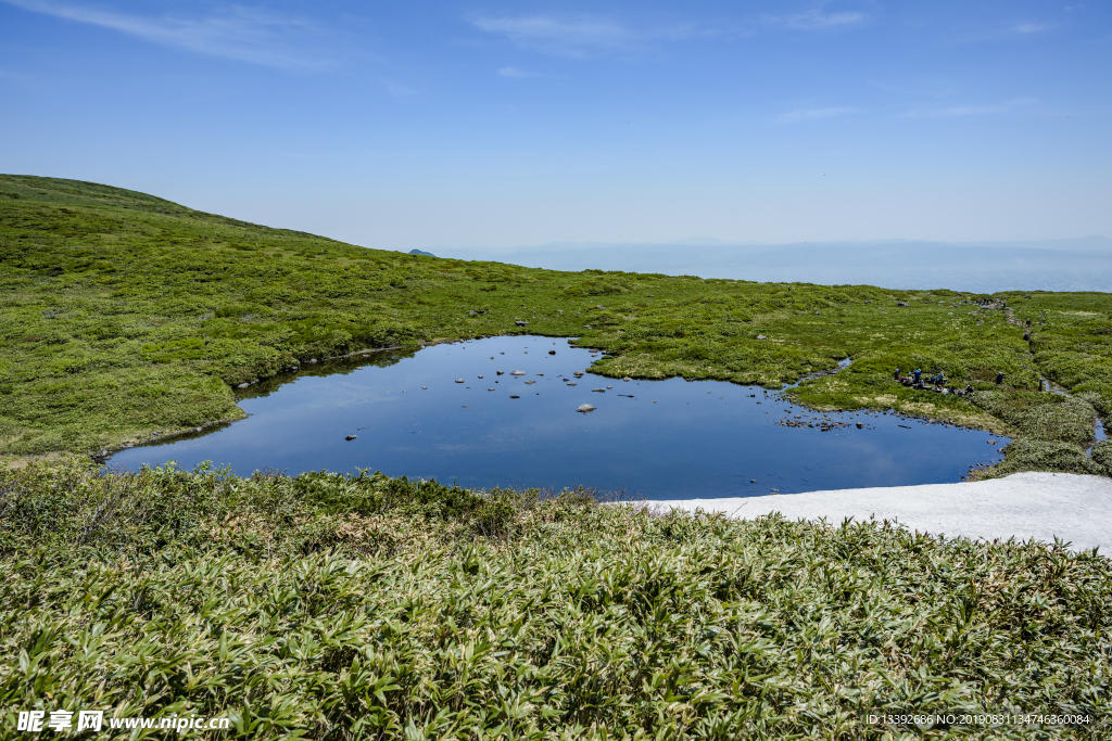 山坡 水洼 蓝天