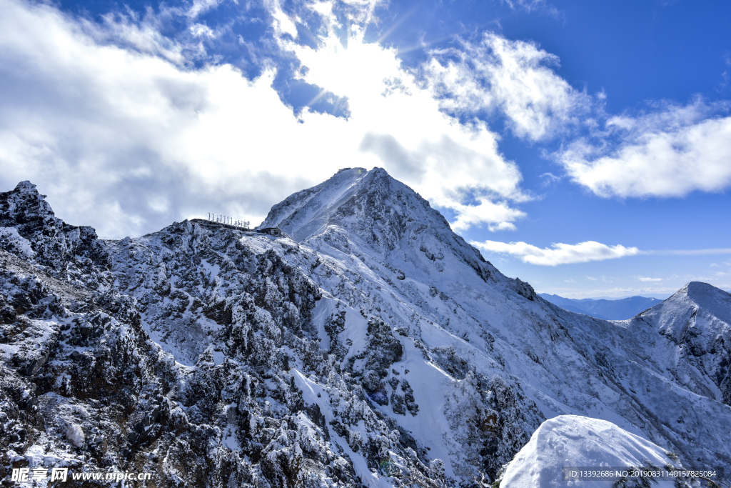 雪峰 山脉 积雪 山顶 阳光