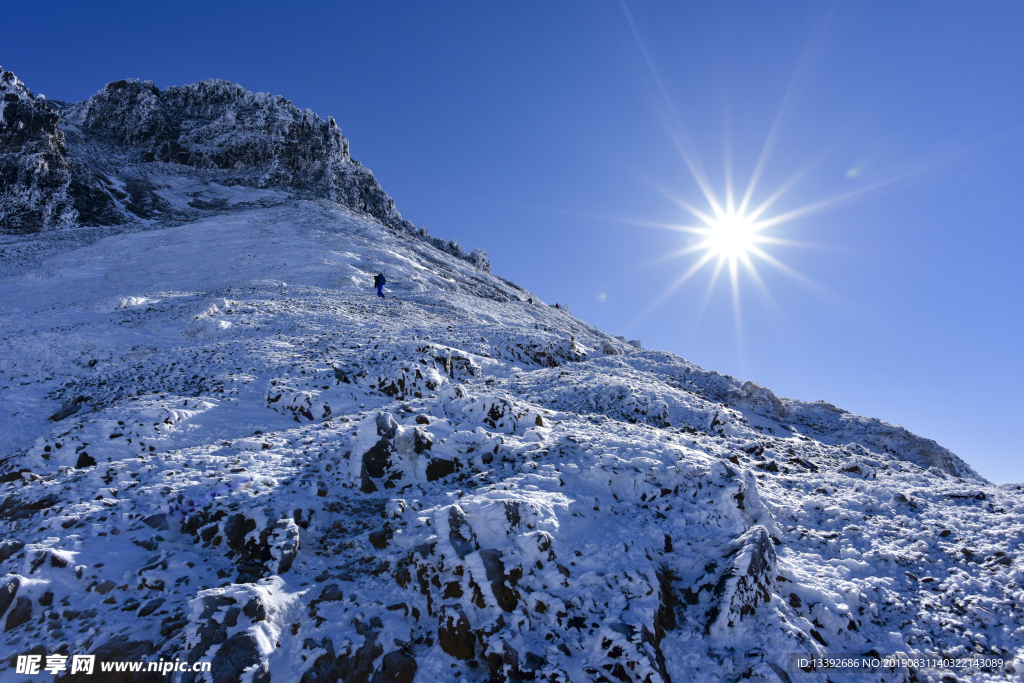 雪峰 山脉 积雪 山顶 阳光