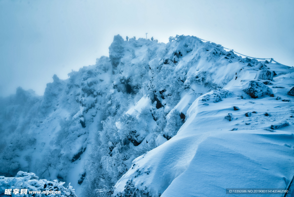 冬季 积雪 山顶