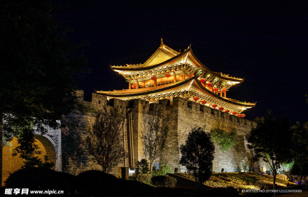 大理古城南门夜景