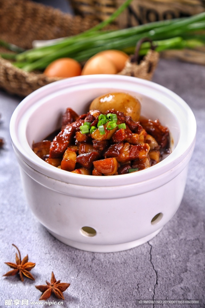 卤蛋红烧肉