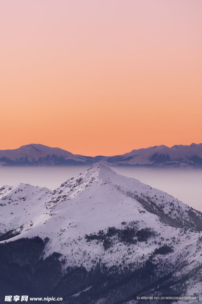 雪山背景