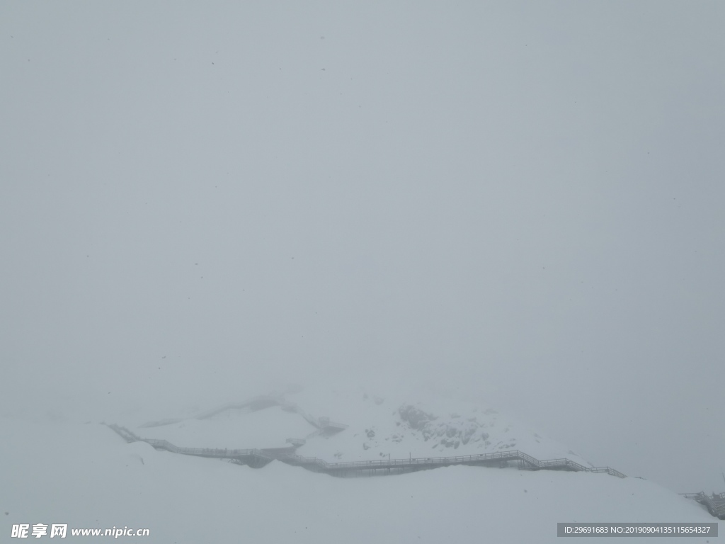 玉龙雪山的雪